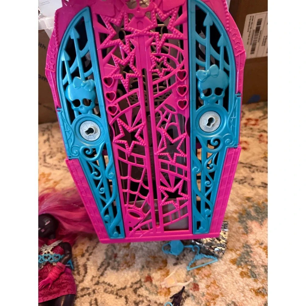 Monster High Skulltimate Secrets Catty Noir‎ G3 Doll with Coffin Locker & Extras